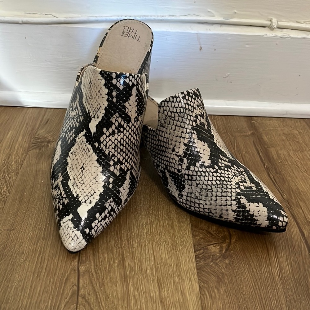 Never worn faux snake skin shoes